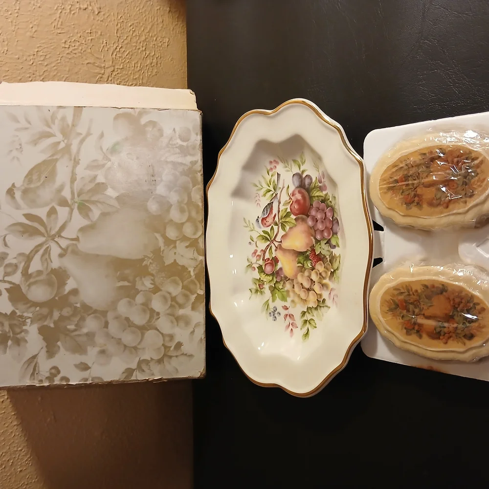 Elegant Cream and Gold Fruit Design Platter